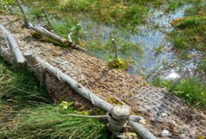 An example of a wool dam.