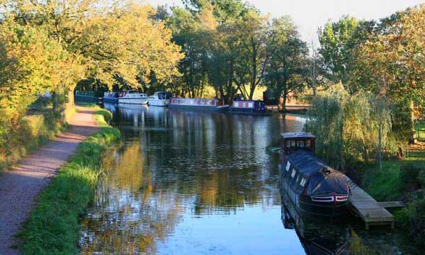 Boats at Orchard Farm Moorings, next to East Manley Bridge 