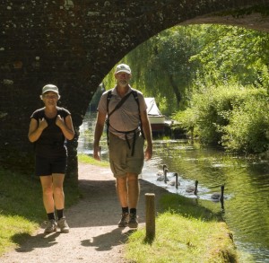 walkers_and_swans_at_e_manley__john_morton_-_devon_county_photography_[1]