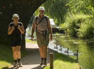 walkers_and_swans_at_e_manley__john_morton_-_devon_county_photography_[1]