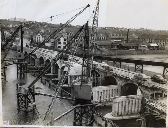 View of the cranes moving concrete building blocks in the 1960s.