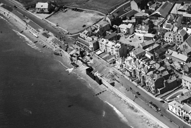 Breached sea wall at Sidmouth. AFL EPW013501 June 1925. © Historic England (Aerofilms collection).