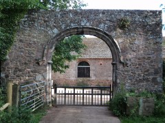 Columbjohn - remains of stone arch of gatehouse and stone-built barns