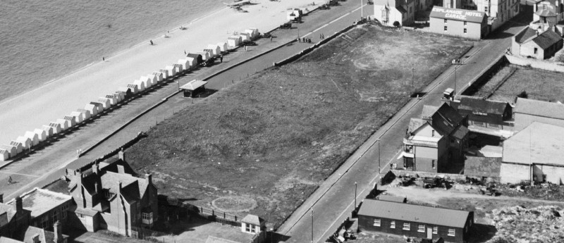 ‘The Burrow’ at Seaton; lost remains of a multi-period defensive site (MDV14047; MDV106009). AFL 60516 EPW023884 SEP-1928. © Historic England (Aerofilms collection).