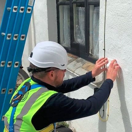 Photo of Airband engineer installing fibre broadband