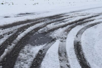 Tyre tracks in snow