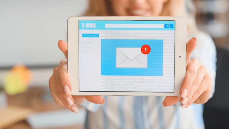 Email on an ipad