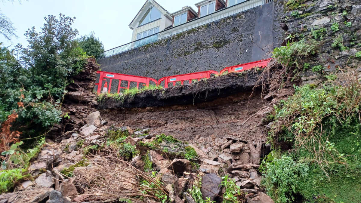 The wall just after the collapse