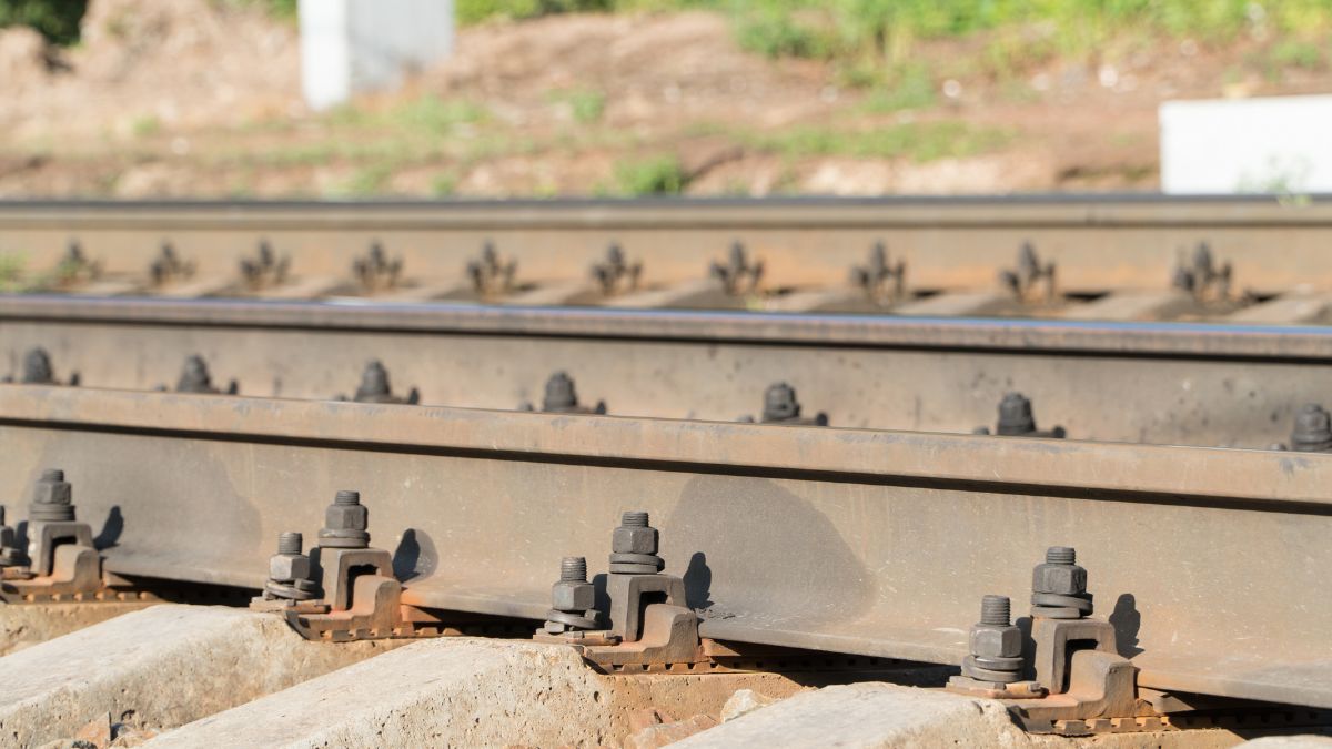 Railway lines/train tracks