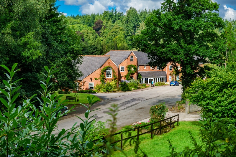 Fox and Hounds Country Hotel