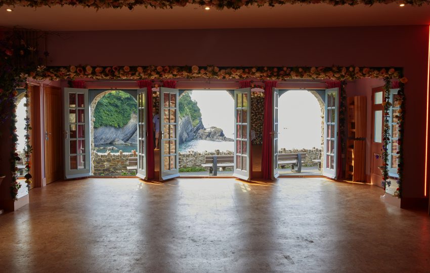 Arches beach weddings
