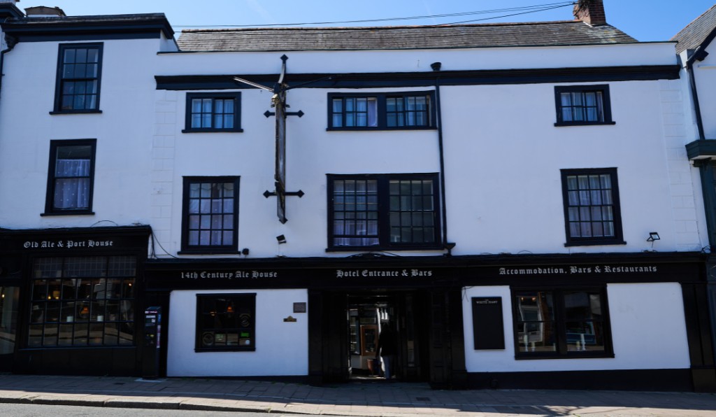 A front view of the White Hart pub in South Street, Exeter