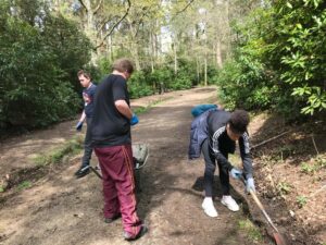 Mayfield volunteers in the Park